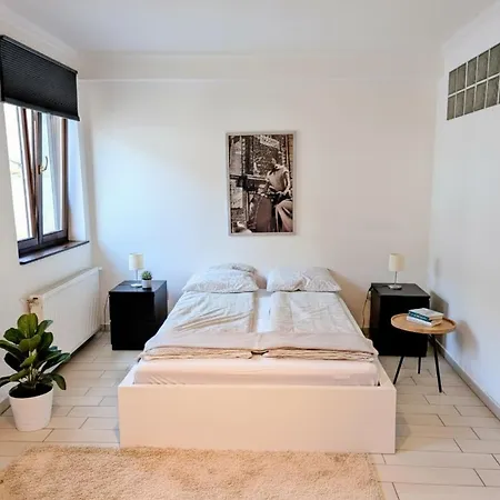 Astoria Spacious דירה *